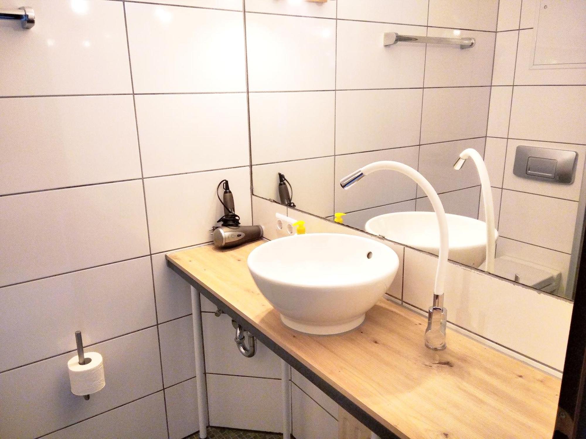 Sroom 118 And 119 In Center รอยท์ลิงเงน ภายนอก รูปภาพ