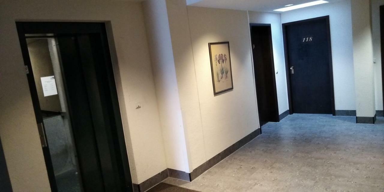 Sroom 118 And 119 In Center รอยท์ลิงเงน ภายนอก รูปภาพ